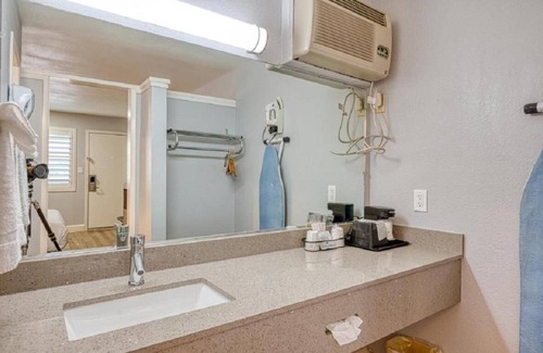 San Luis Obispo Casa | Non-Smoking 2 Queen Beds