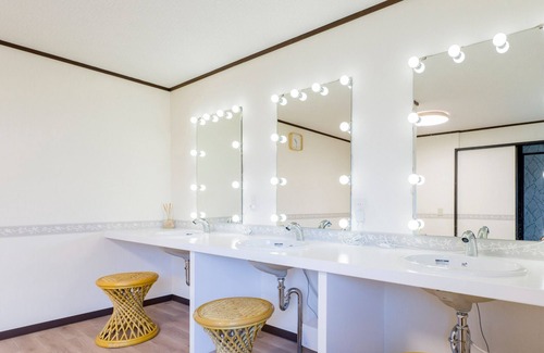 Oshima Hotel | Nonsmoking Deluxe room with bathroom / Oshimamachi Tokyo