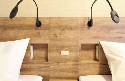 Higashishinsaibashi Hotel | Nonsmoking Standard Twin Room Room only/Osaka Ōsaka