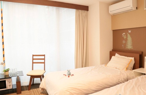 Namba Hotel | Nonsmoking Triple room with bathroom and toilet Up to 4 people Sakuragawa Riverside Hotel / Osaka Ōsaka