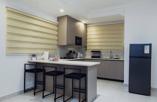 Sekondi-Takoradi Apartamento | NOOK 2: Stylish 2BR with premium finishes, custom décor & stunning views.