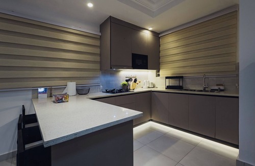 Sekondi-Takoradi Apartamento | NOOK 2: Stylish 2BR with premium finishes, custom décor & stunning views.