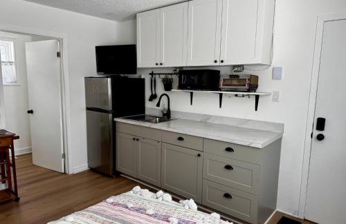 Carleton Place Apartamento | NookSide Nest Studio Queen Parking Kitchenette
