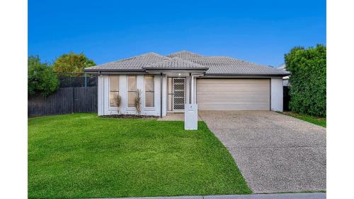 North Lakes Casa | Nora Poolhouse Oasis, 4-beds house, North Lakes