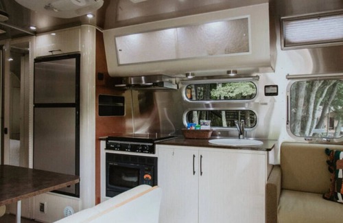 Flag Pond Casa | Norah’s Jungalow Unit 8- Not Pet Friendly - Glamping Retro