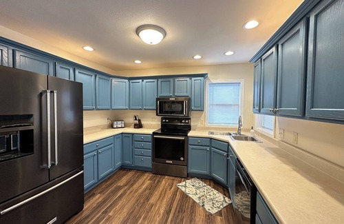 Clear Lake Casa | Norb's Nest—spacious cottage, close to Main St