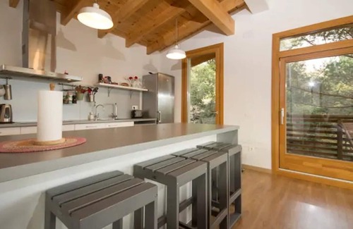 Montreal Casa | Casa nórdica rodeada de bosque con vistas al mar