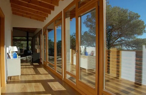 Montreal Casa | Casa nórdica rodeada de bosque con vistas al mar
