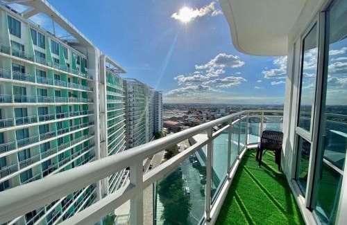 Santa Cruz Hotel | Nordic Inspired Corner Unit in Azure Urban Resort 1700 Residences