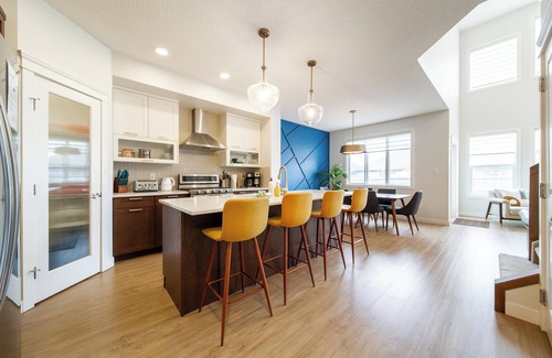 West Edmonton Casa | 4BR Family Oasis | 5 Beds, Hot Tub | Near WEM, Trails & River Cree