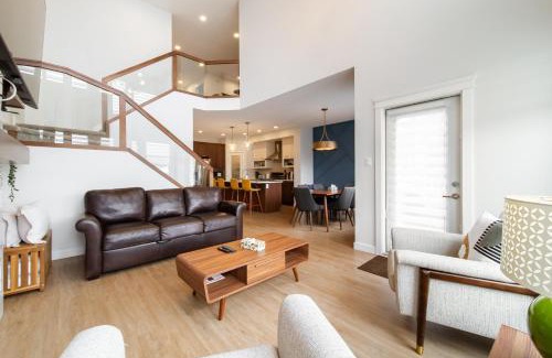 West Edmonton Casa | Nordic Oasis near West Edmonton Mall with Hot Tub & King Ensuite