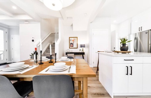 Jasper Place Apartamento | Nordic Retreat | 4BR | Min to WEM & DT | AirCon!