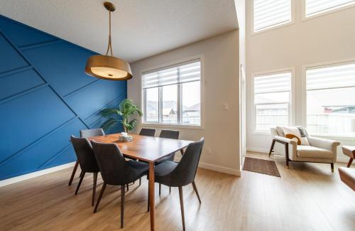 West Edmonton Casa | Nordic Retreat near West Edmonton Mall with Hot Tub & Lounges