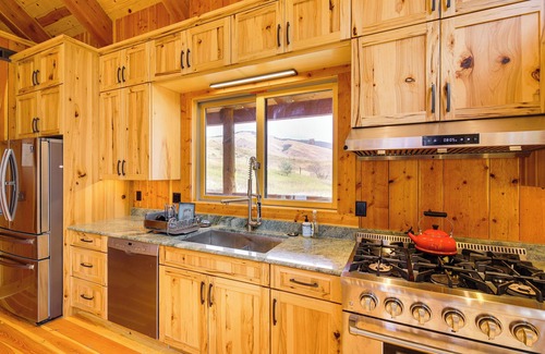 Arlee Cabina | Nordic Style Lodge w/ Deck on 80 Acres in Arlee