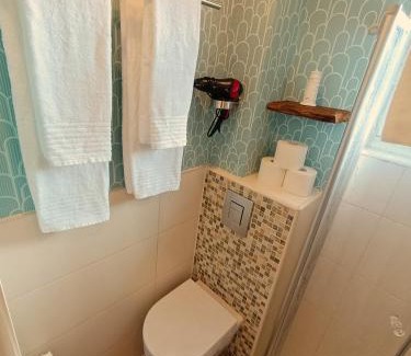Otterndorf Casa | Nordseezimmer Koje - WLAN, Parkplatz, eigenes Bad, Fahrradschuppen, Rollladen
