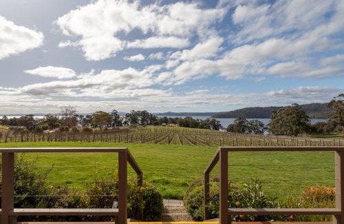 Koonya Casa | Norfolk Bay Retreat - views over the sea and vines
