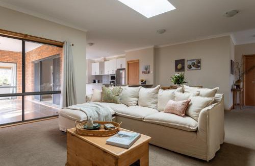 Koonya Casa | Norfolk Bay Retreat - views over the sea and vines
