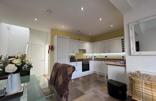 Berwick-upon-Tweed Cabaña | Norham near Berwick - Sleeps 8 - 2 Bathrooms - 15 Mins Beach - Dog Friendly