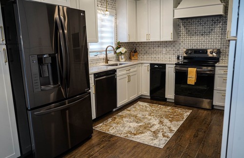 Dubuque Casa | Norland Getaway, great west end location, Hot Tub-Pet friendly, Arcade!
