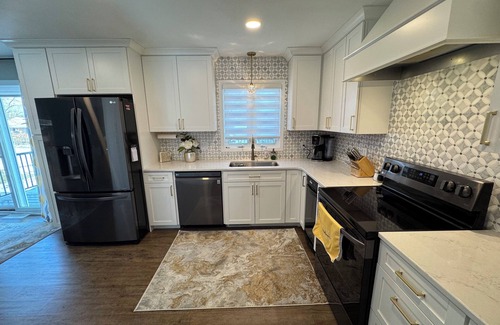 Dubuque Casa | Norland Getaway, great west end location, Hot Tub-Pet friendly, Arcade!