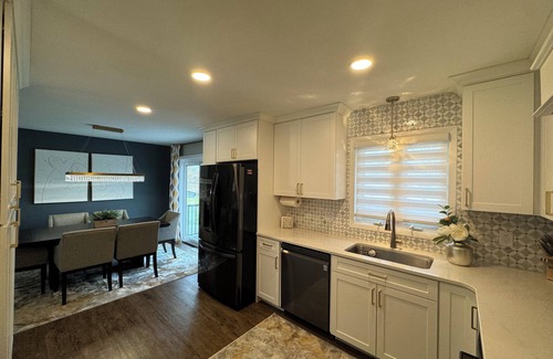 Dubuque Casa | Norland Getaway, great west end location, Hot Tub-Pet friendly, Arcade!