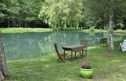 Asnieres Cabaña | Casa normanda rodeada de naturaleza con lago