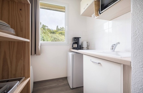 Equemauville Apartamento | Normandy apartment with pool and garden
