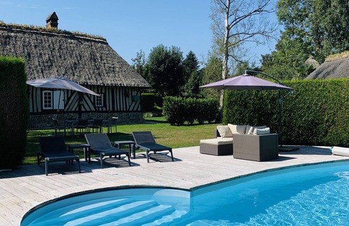 Le Torpt Casa | Cabaña con techo de paja Norman y su casa de huéspedes, para 6/7 personas con piscina climatizada