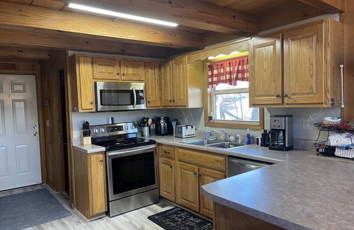 Flat Hollow Marina Casa | Norris Lake Butterfly Landing - 18 Guest Lakefront with Dock Home
