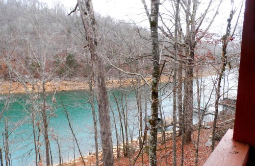Flat Hollow Marina Casa | Norris Lake Butterfly Landing - 18 Guest Lakefront with Dock Home