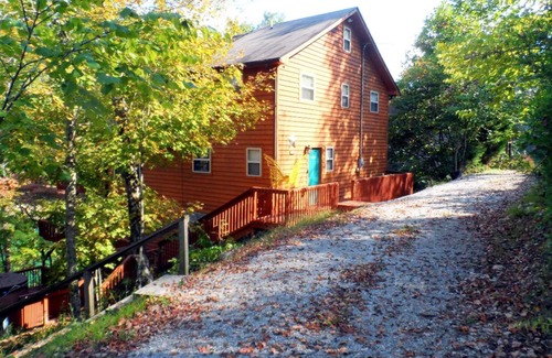 Flat Hollow Marina Casa | Norris Lake Butterfly Landing - 18 Guest Lakefront with Dock Home