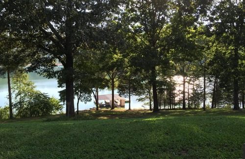 La Follette Casa | ALQUILERES DEL NORRIS LAKE FRONT: EL CAMPAMENTO FUNCIONA UN FRENTE DE MUK-LAKE Y UNA GRAN UBICACIÓN