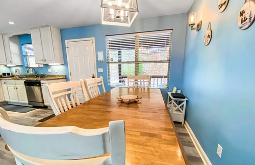 Lakeside Estates Casa | Norris Lake Luxury 8BR, Private 2-Story Dock, Waterslide, Hot Tub, Sleeps 28!!!!