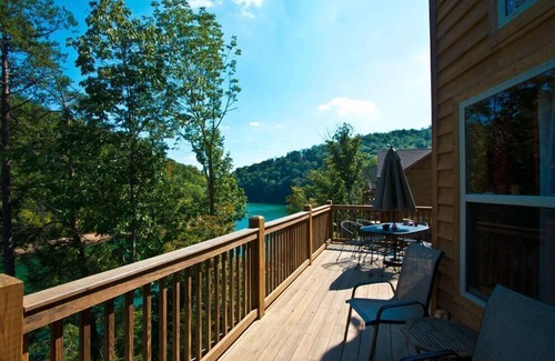 Lakeside Estates Casa | Hogar de Norris Lakeside Estates con comodidades de lujo administradas por IKM Properties, LL