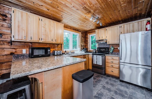Lion's Head Cabaña | Norse Nook Waterfront w/ Hot Tub & Sauna