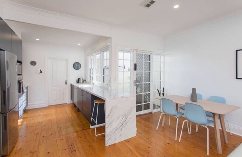 North Adelaide Cabaña | North Adelaide - Row Cottage - “Monte”