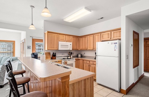 Manteo Condominio | North Bay Retreat: Waterfront, Shared Pool, Fitness Center, Short Stays Anytime
