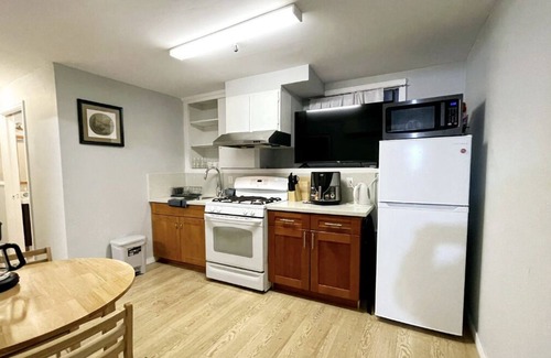 Russian Hill Condominio | North Beach Pad plus Tesla Car Rental