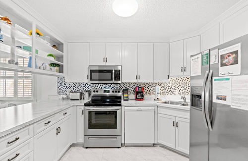 North Myrtle Beach Apartamento | North Beach Villas 202- 2BR- Pool- Close to Beach