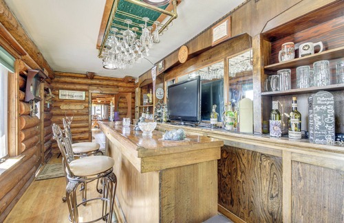 Casselton Casa | North Dakota Log Home w/Private Deck & Sauna!