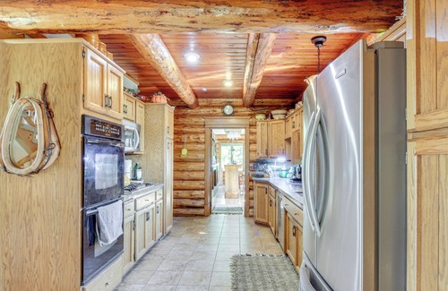 Casselton Casa | North Dakota Log Home w/Private Deck & Sauna!