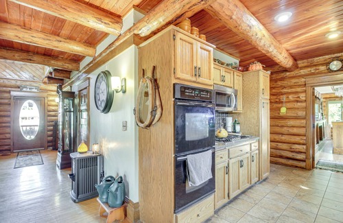 Casselton Casa | North Dakota Log Home w/Private Deck & Sauna!