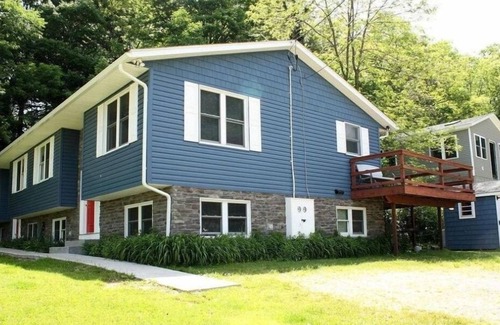 North East Casa | North East Lake House- 2 Apartments- sleeps 12
