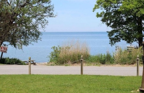 North East Casa | North East Lake House- 2 Apartments- sleeps 12