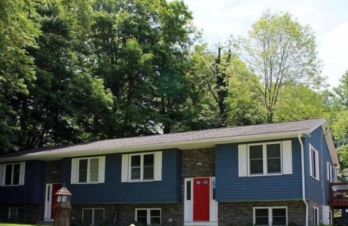 North East Casa | North East Lake House- 2 Apartments- sleeps 12