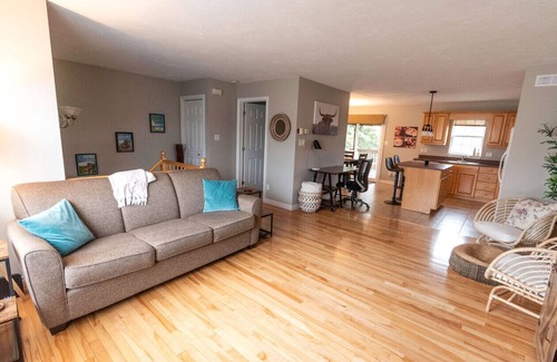Moncton Casa | North End Moncton - Home