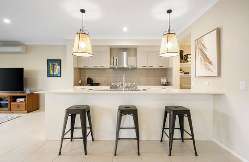 North Geelong Casa | North Geelong Getaway Modern 4-Bedroom Home