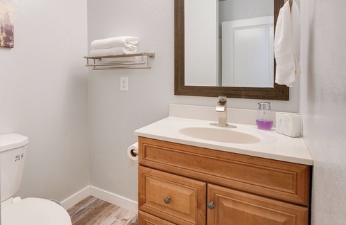 North Highlands Condominio | North Highlands Condo ~ 11 Mi to Dtwn Sacramento!