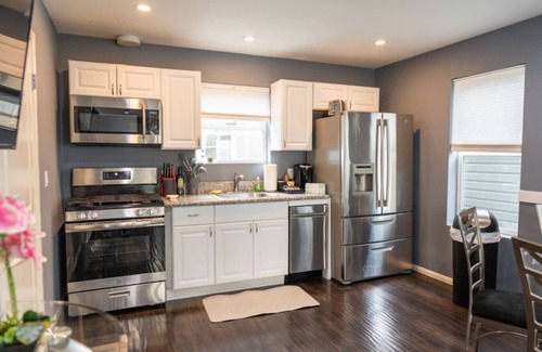 NoHo Arts District Casa | NORTH HOLLYWOOD DELIGHT: MODERN 2 BEDROOM TOWNHOME w/ PRIVATE FENCED PATIO p20