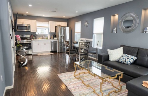 NoHo Arts District Casa | NORTH HOLLYWOOD DELIGHT: MODERN 2 BEDROOM TOWNHOME w/ PRIVATE FENCED PATIO p20